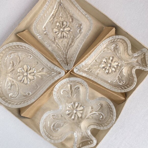 Vintage Glass Playing Card Suit Dishes – Heart, Club, Diamond, Spade - Picture 8 of 9